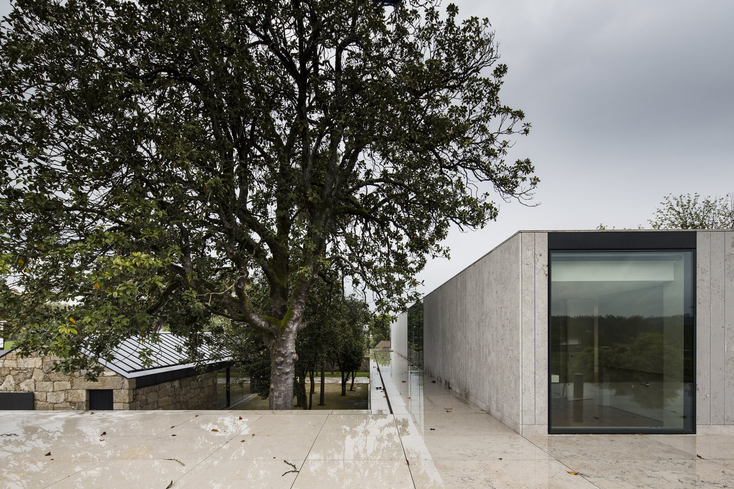 葡萄牙 Soutelo 乡村别墅 | 和谐融入自然的室内设计-22