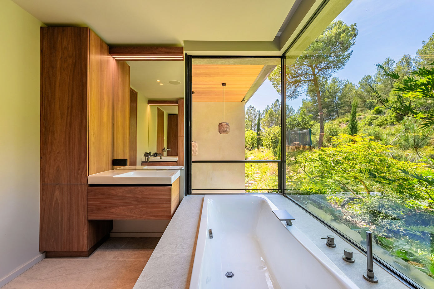 Maison SE: Hillside House Immersed in Light and Provence Views-7