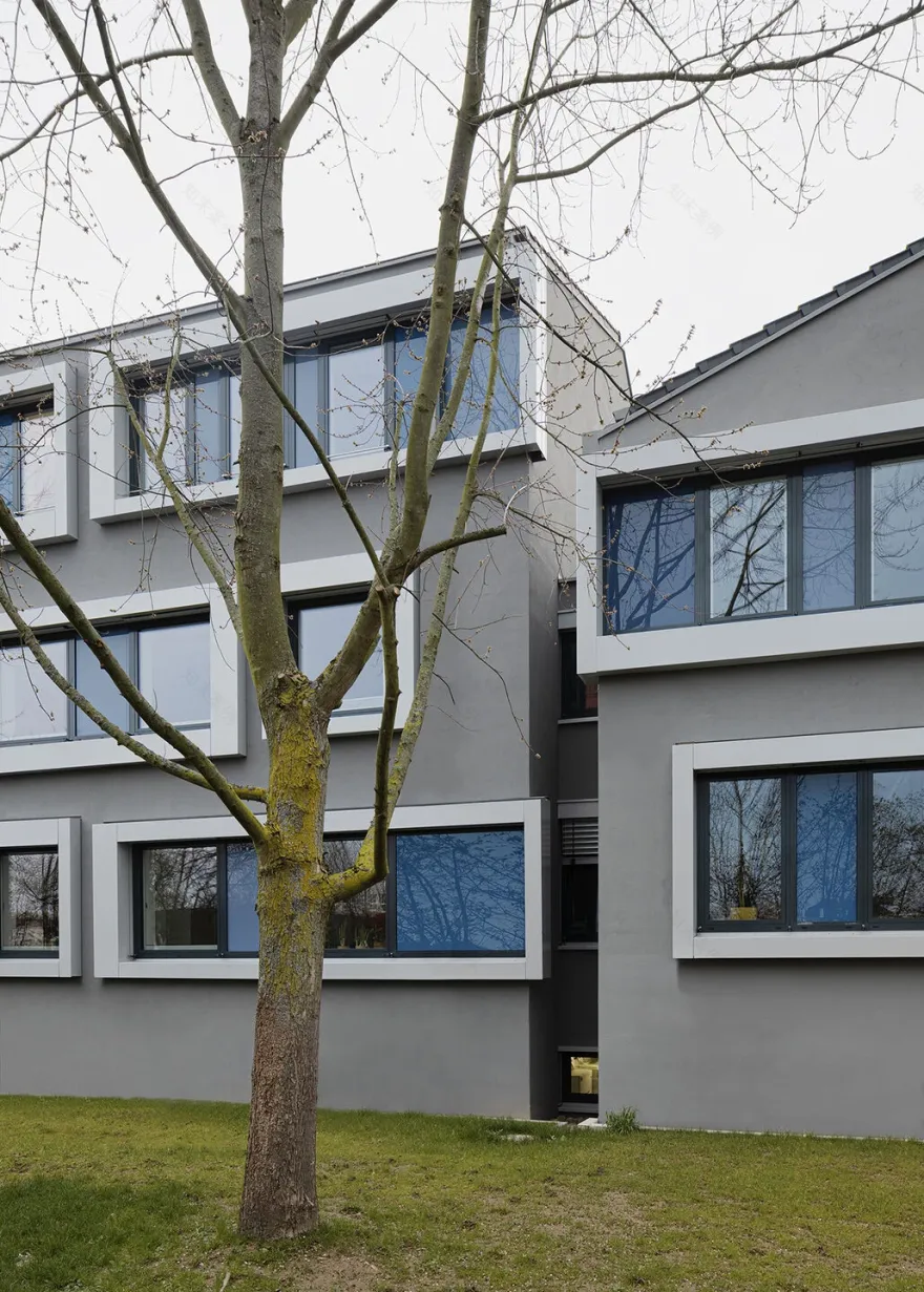 德国 Heppenheim 警察总部翻新,呈现活力动态立面-21