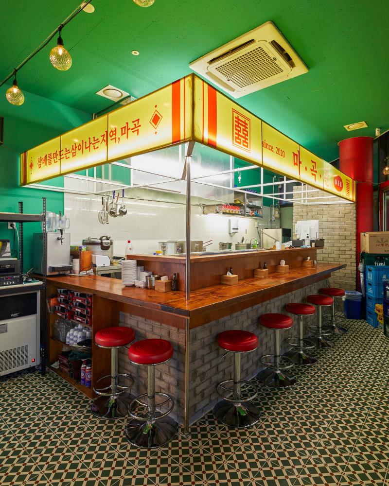 二十平米独特复古餐厅设计-9