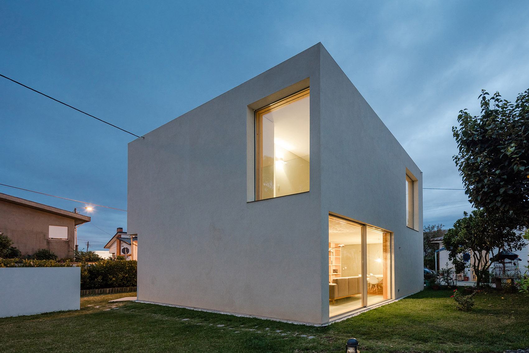 打造小成本居住空间 & MAMI 住宅,葡萄牙 / José Carlos Nunes de Oliveira-9