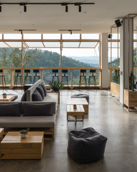 越南HHT山间交叠咖啡店(2020)