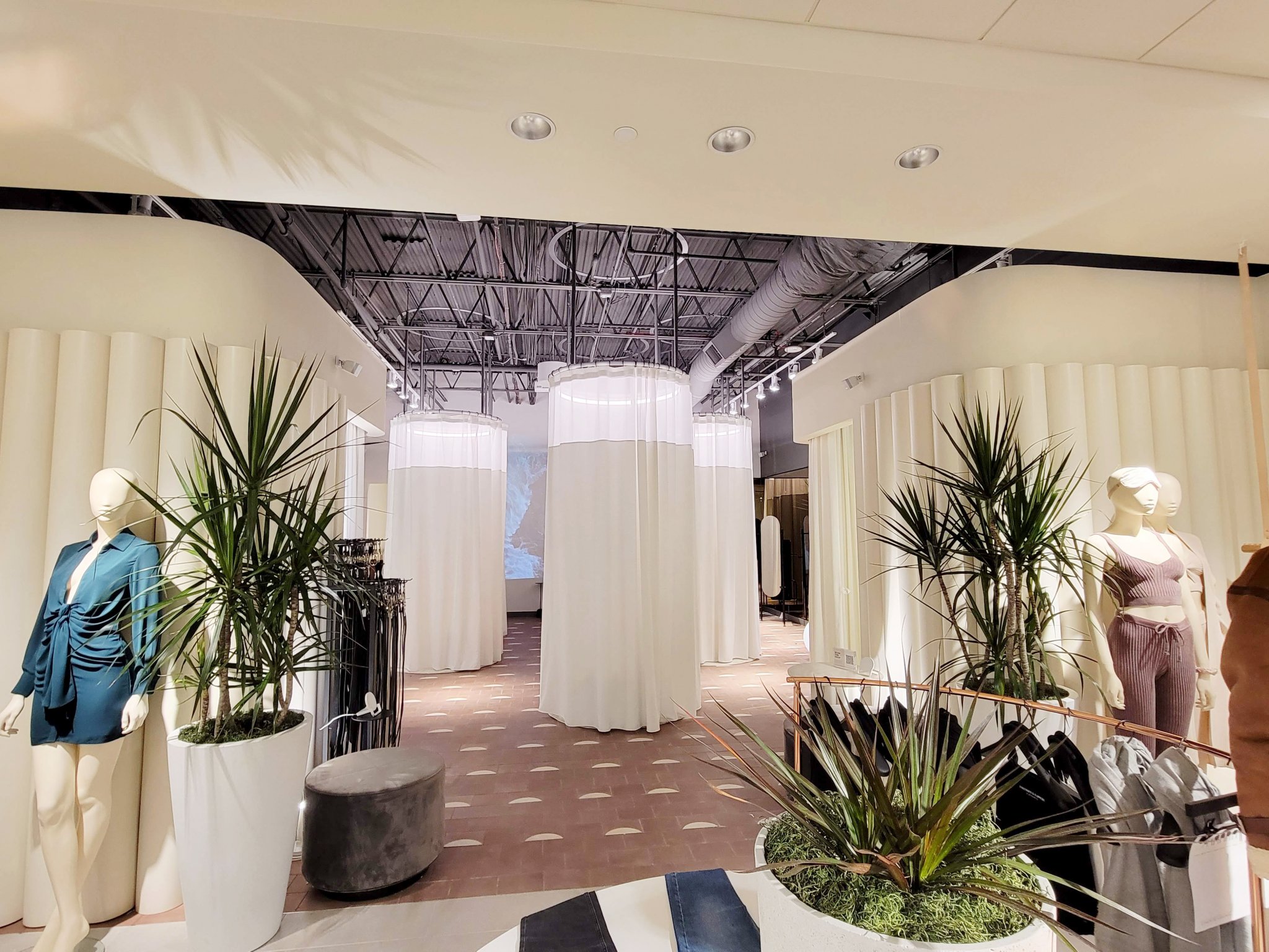 Dynamite 连通展示厅丨Groupe Dynamite inc.-11