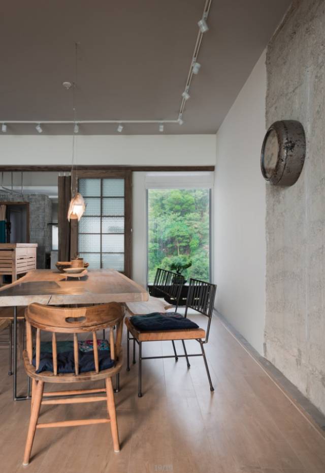 水泥+原木，一家四口的原始风大宅！-15