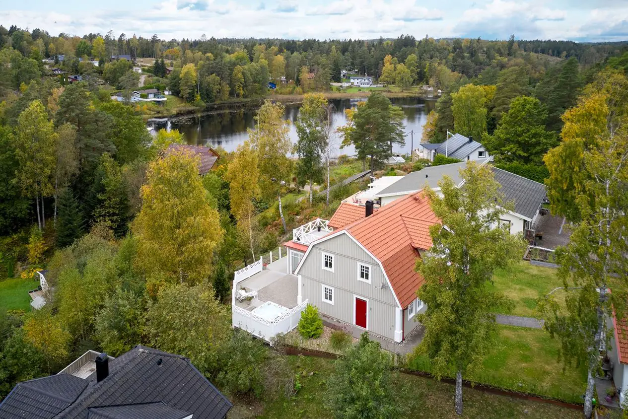 瑞典雪中明亮乡村别墅-16