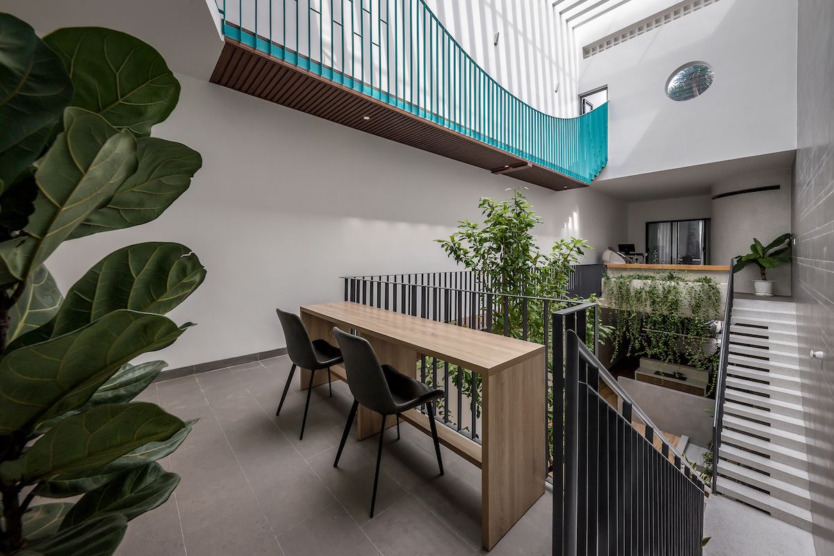 绿色桥梁连接多世代家庭-30