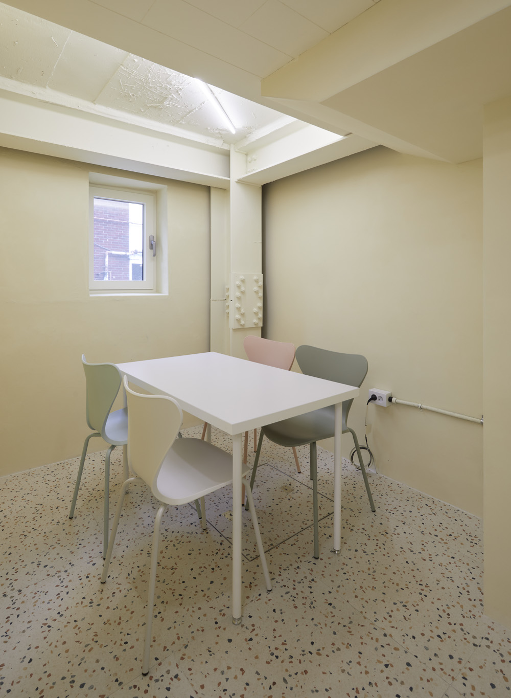 柔和色彩的 25 平米咖啡厅设计-14