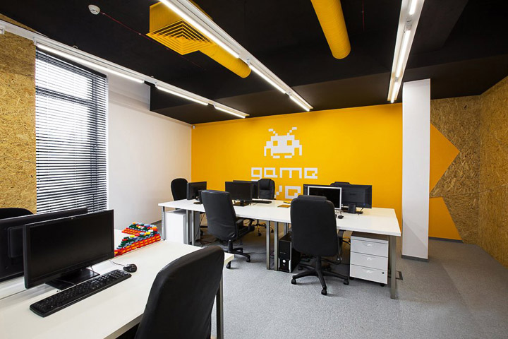 波兰 Freshmail 总部现代设计，玻璃金属诠释办公空间-5