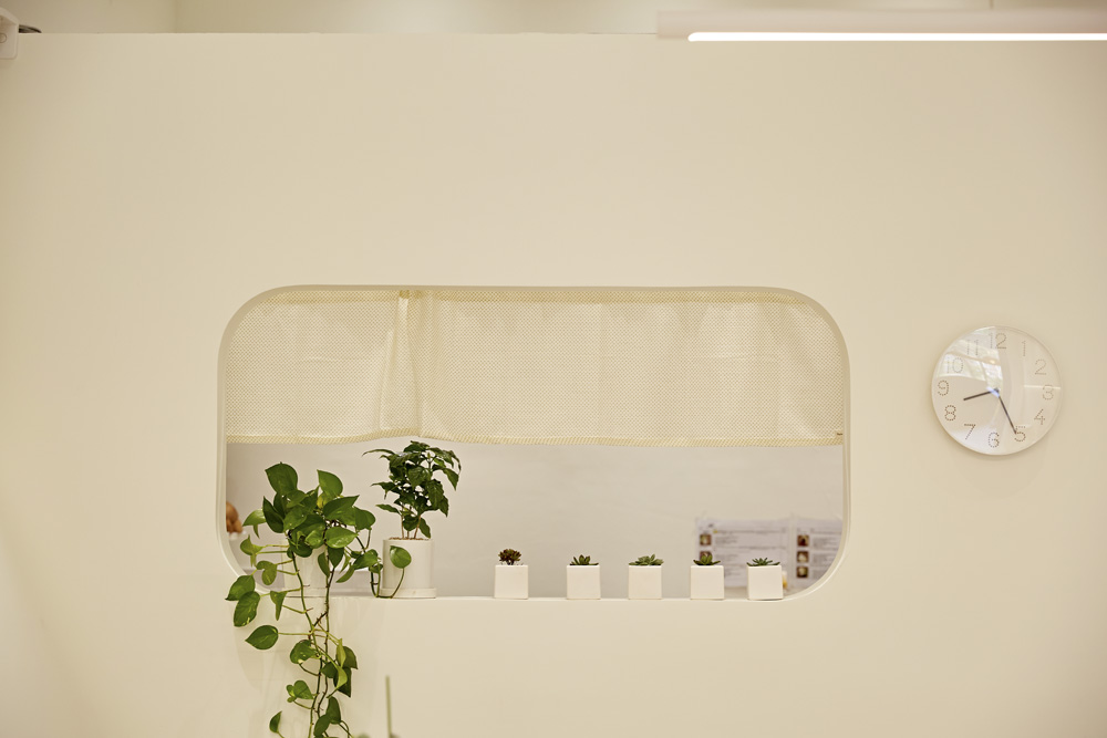 简约白色与木色调的 14 平米小空间设计-10