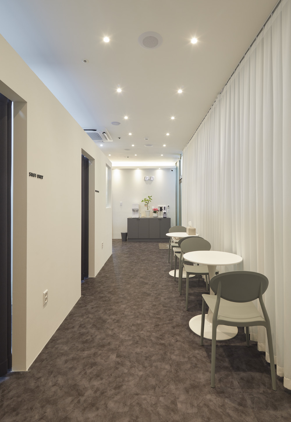 20 平米高级舒适家居店设计-10