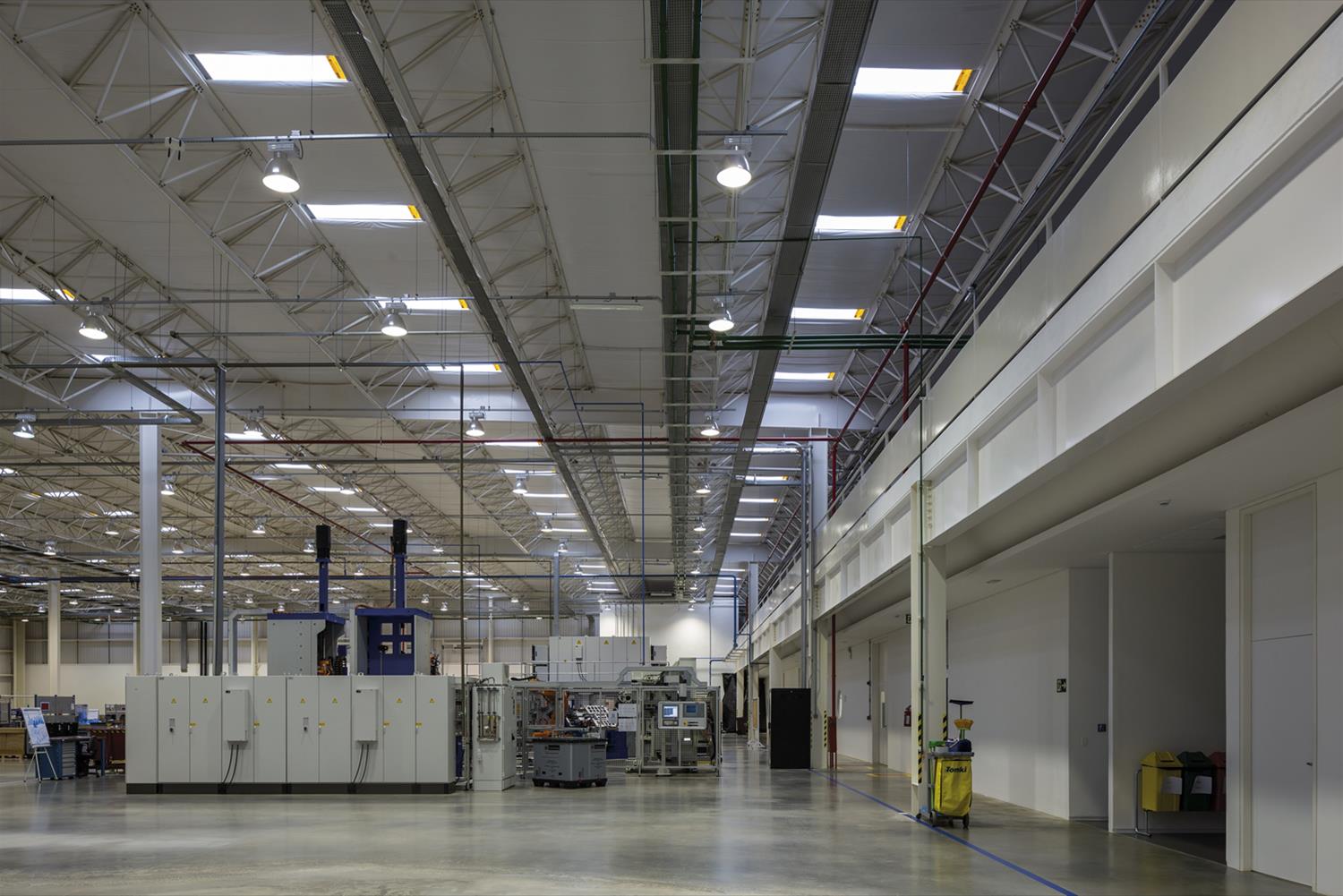 巴西 ThyssenKrupp Presta 工业园,LoebCapote 打造独特工业风格建筑-9