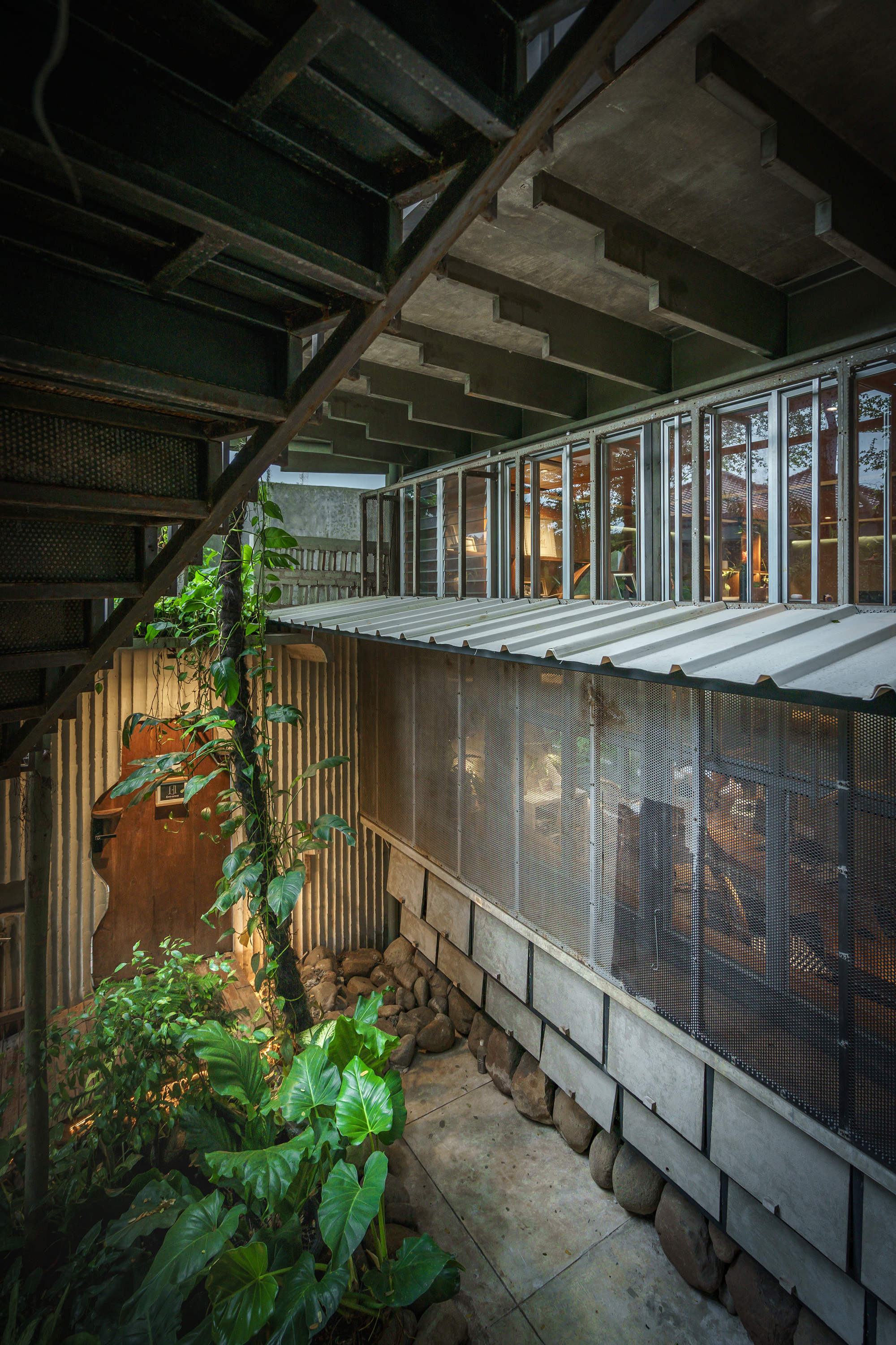 绿意盎然的别墅住宅兼工作室丨印度丨Realrich Architecture Workshop-58