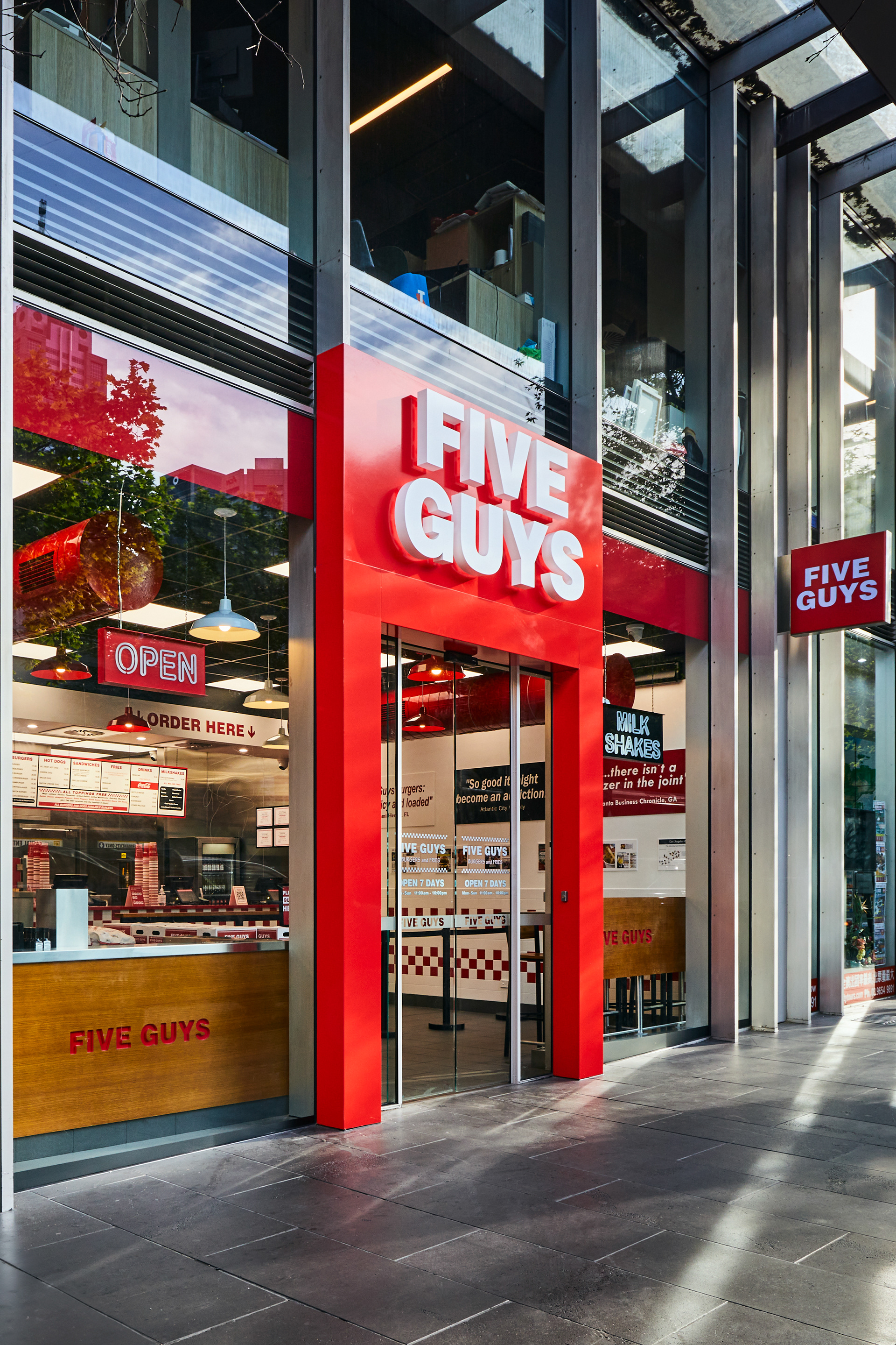 Five Guys餐厅墨尔本维多利亚女王店设计丨澳大利亚-13