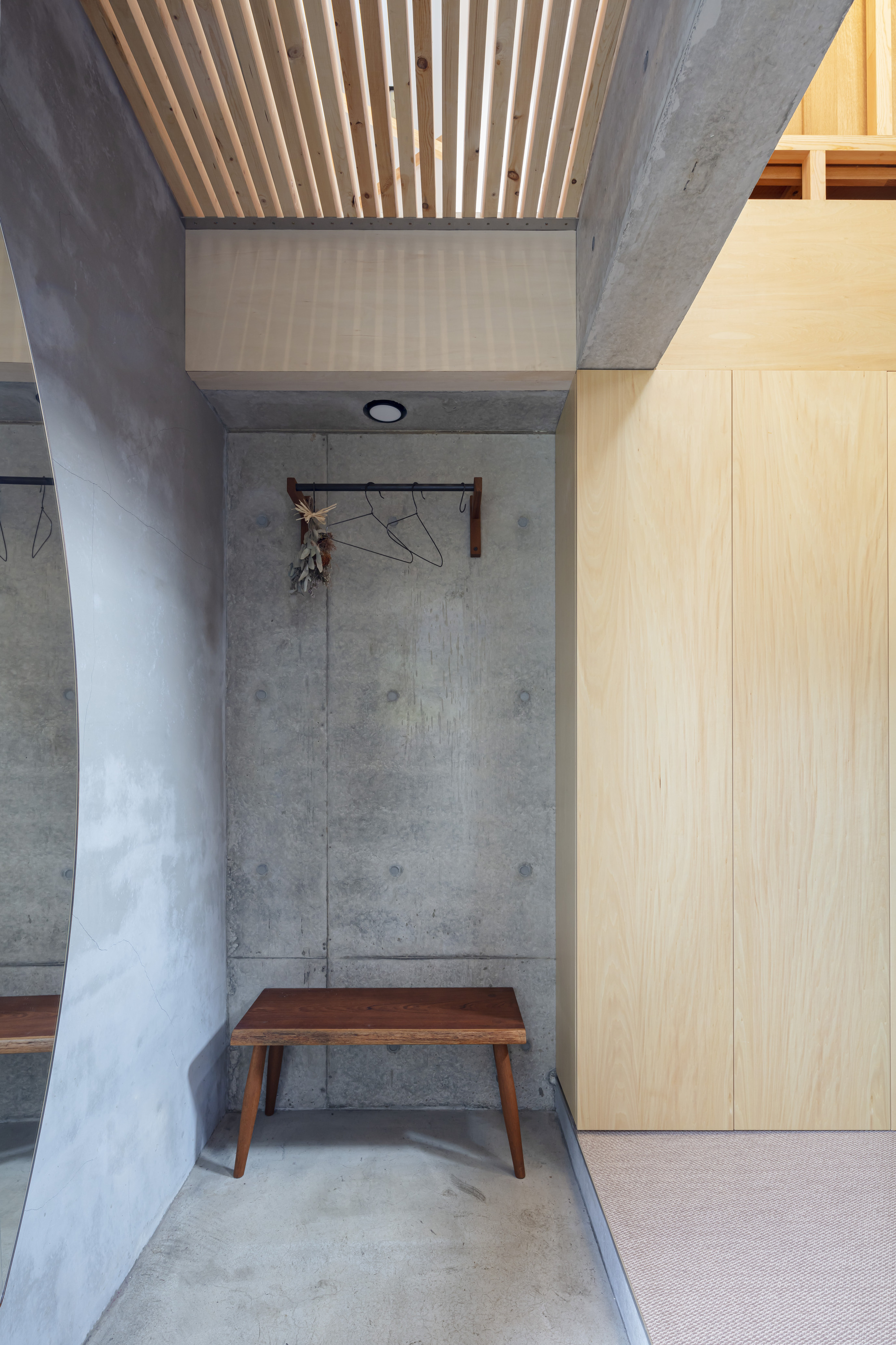 House with Hooked Multi Level Crossing / ihrmk-34