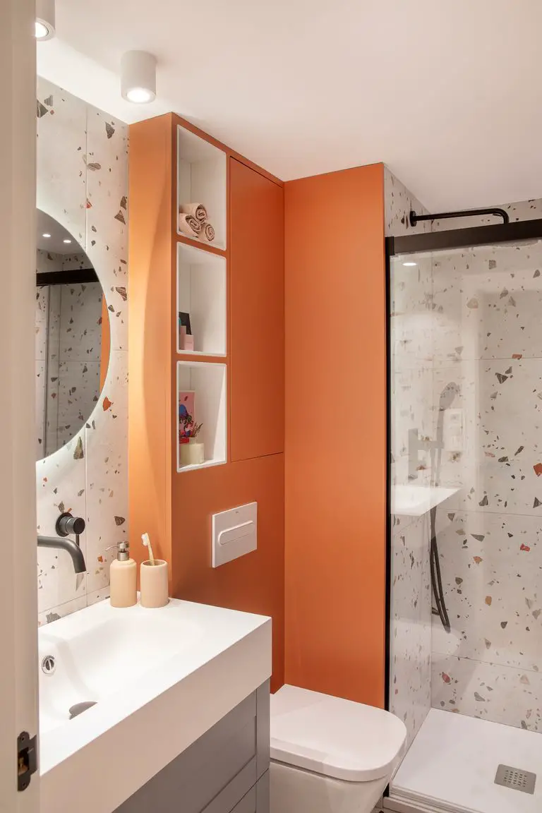 旋转家具打造开放式厨房,绿色与陶土色彩的巧妙运用-25