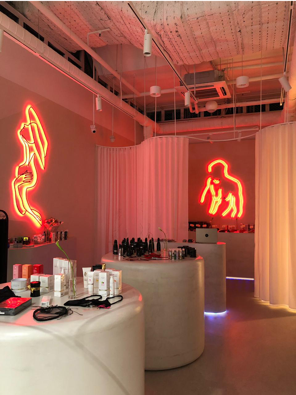 莫斯科首家精品成人店,颠覆传统设计-10