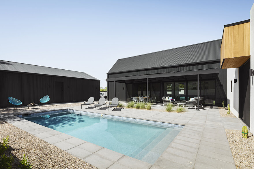 Pleats House in the Foothills of the Phoenix Mountain Preserve-10