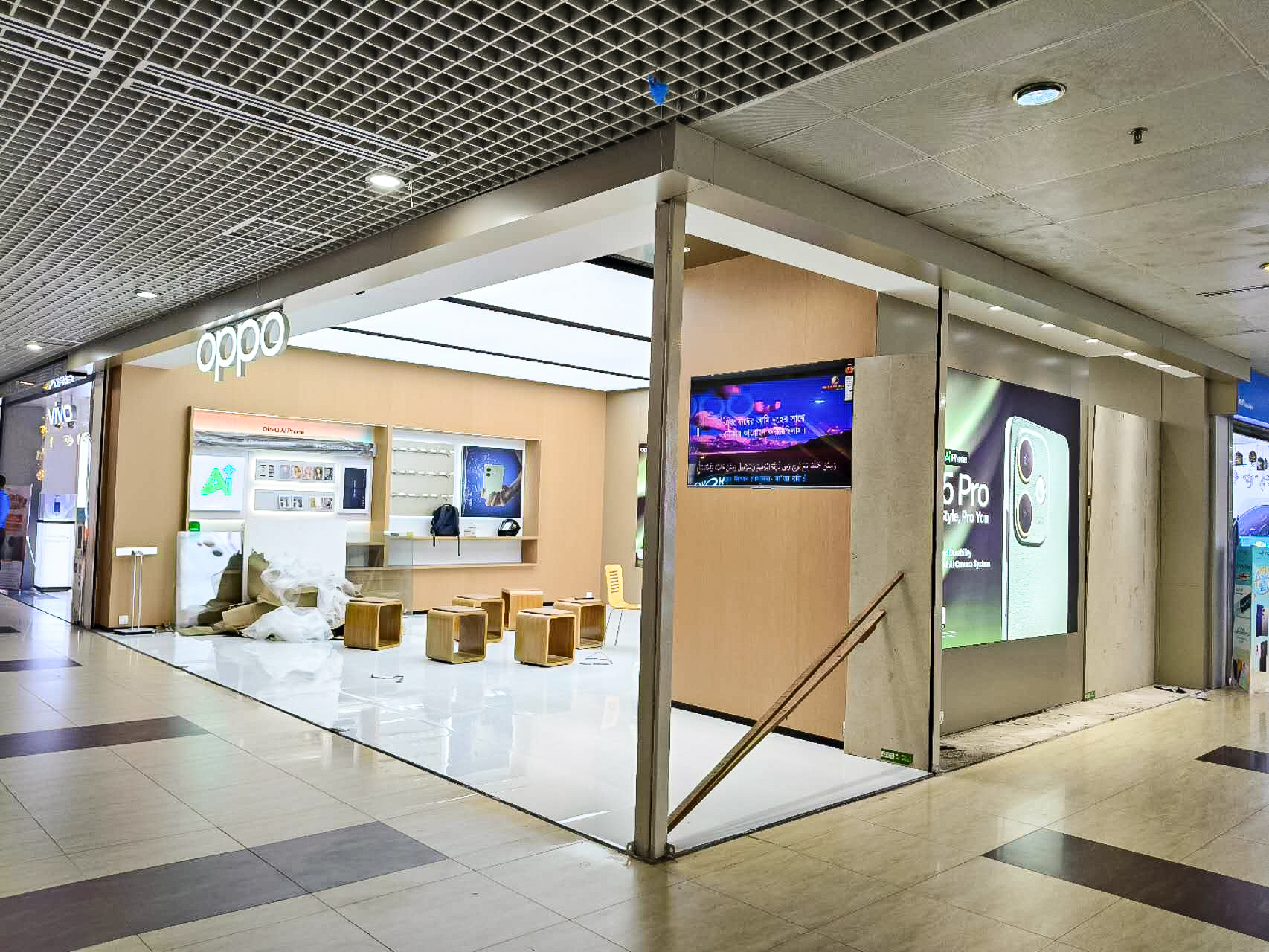 "From 3D to Reality: Showroom Design"-6