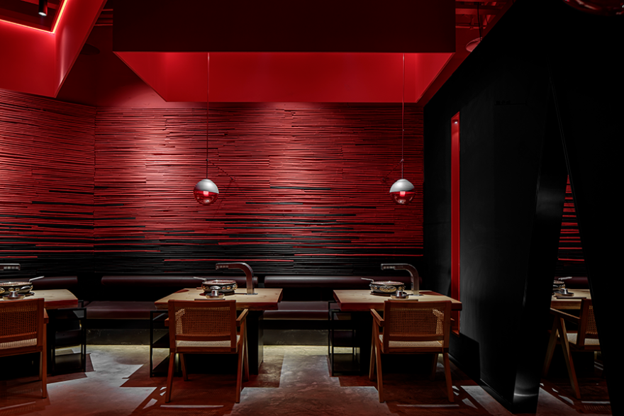 成都 320㎡火山岩洞韩式烤肉空间,演绎红与黑的独特魅力-62