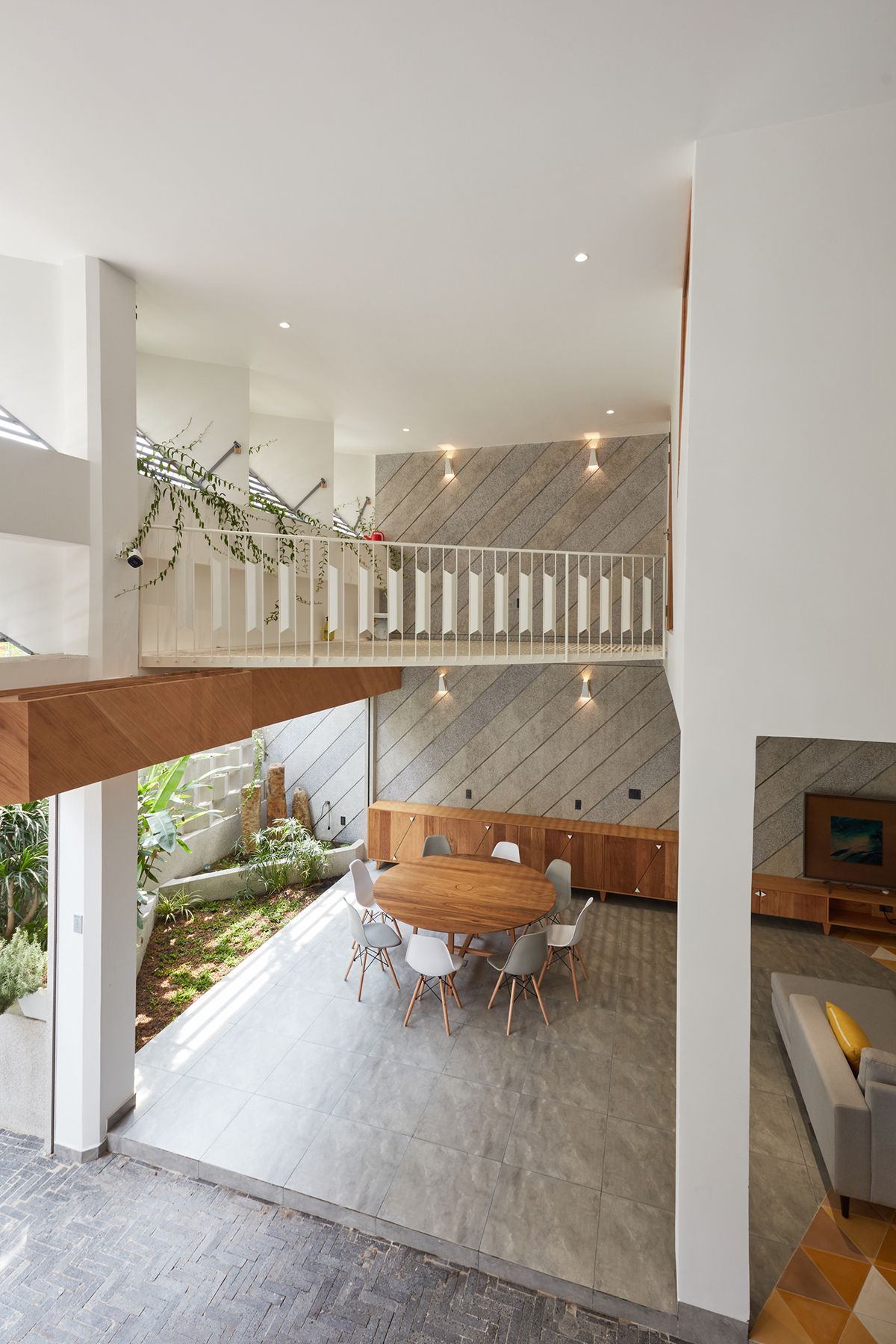 空间魔法师 · 新旧融合的越南特色住宅设计-31