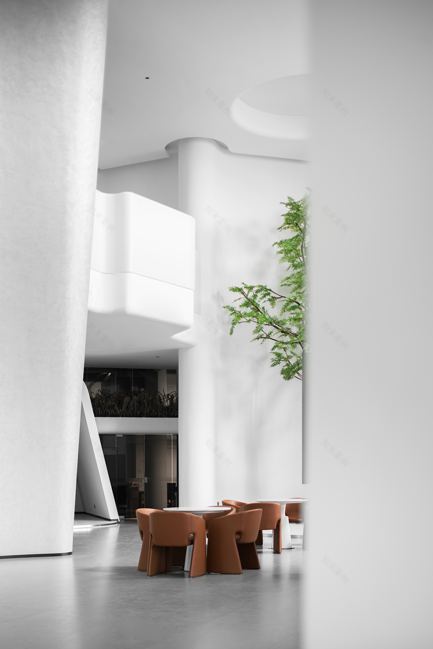 光与几何的极简艺术空间 · 绿意盎然的梦幻家居会所丨大诺营造-52