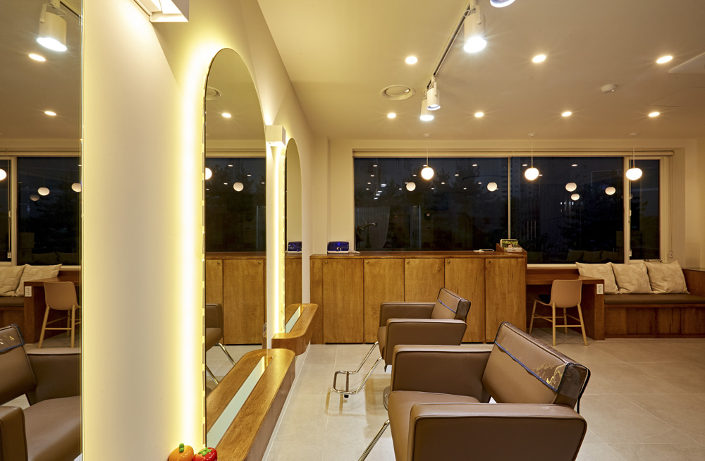 照明点缀的 10 坪个性美妆空间-5