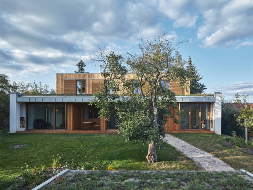 捷克老花园里的新房子丨kaastudio-4