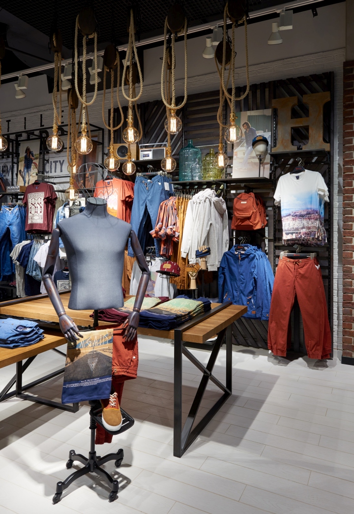 波兰华沙House Store服装专卖店空间创意设计-7