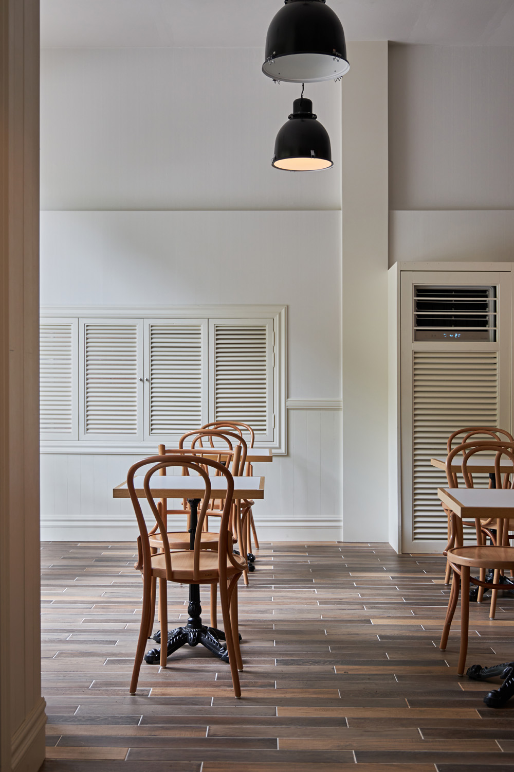 欧洲家庭住宅 | 水源咖啡厅的温馨设计-24