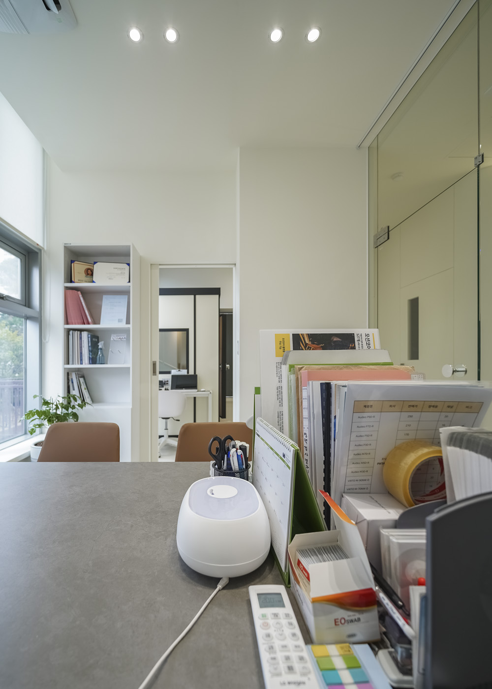 白色迷你设计，17 平米警钟服务中心-17