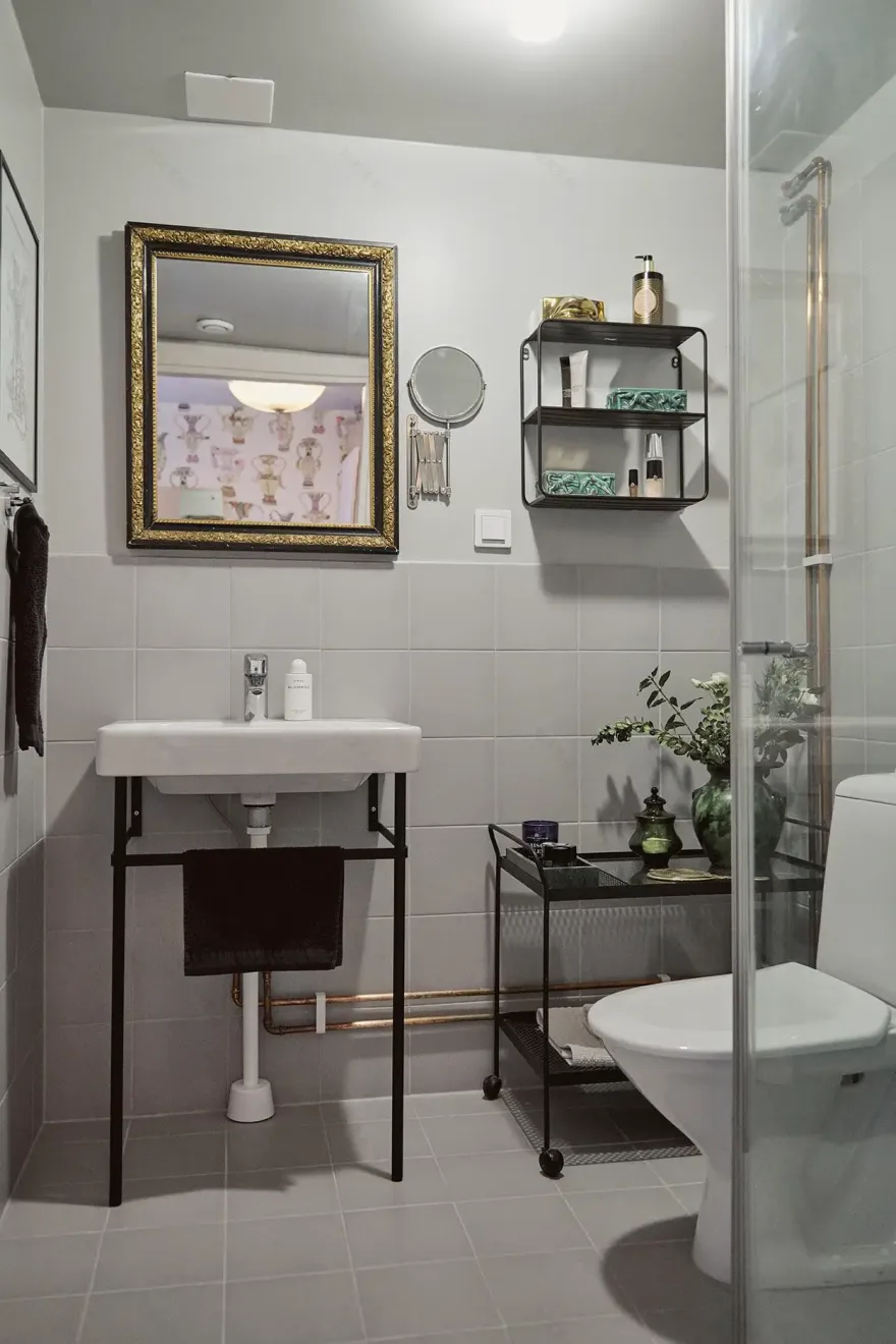 瑞典 47m2 色彩鲜艳的复式公寓设计-13