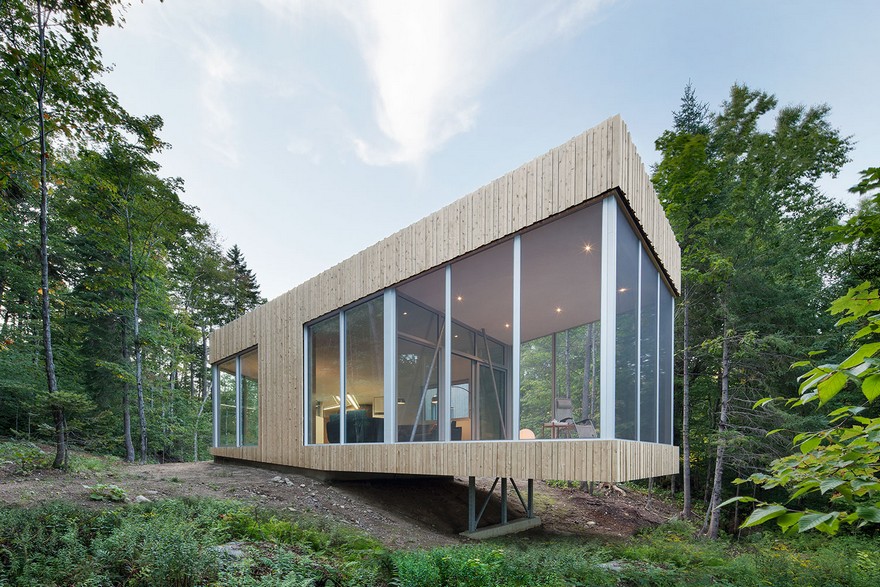 Low Rise House with a Sinuous Shape Guided by the Surrounding Nature-28