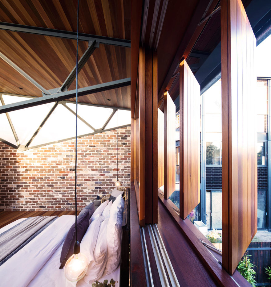 A Sydney House with an Industrial Past Incorporates Some of those Elements-7