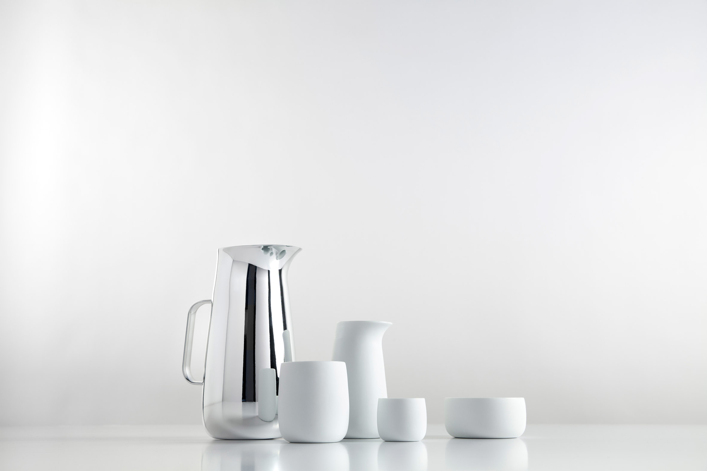 Norman Foster designs minimal tea set for Stelton-15