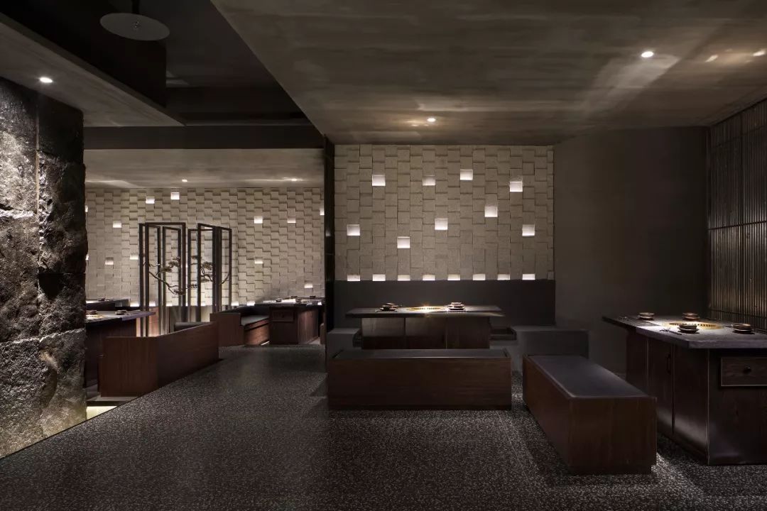 重庆赤犇炭火烤肉店——原始暗黑风潮的美食空间-43