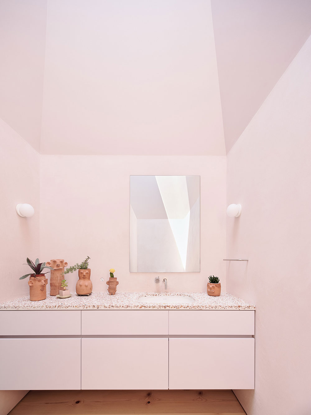 独特木屋，彩色家具展现中世纪精神-20