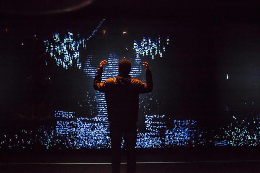 Tuiteratura · 沉浸式互动数字诗歌展-2