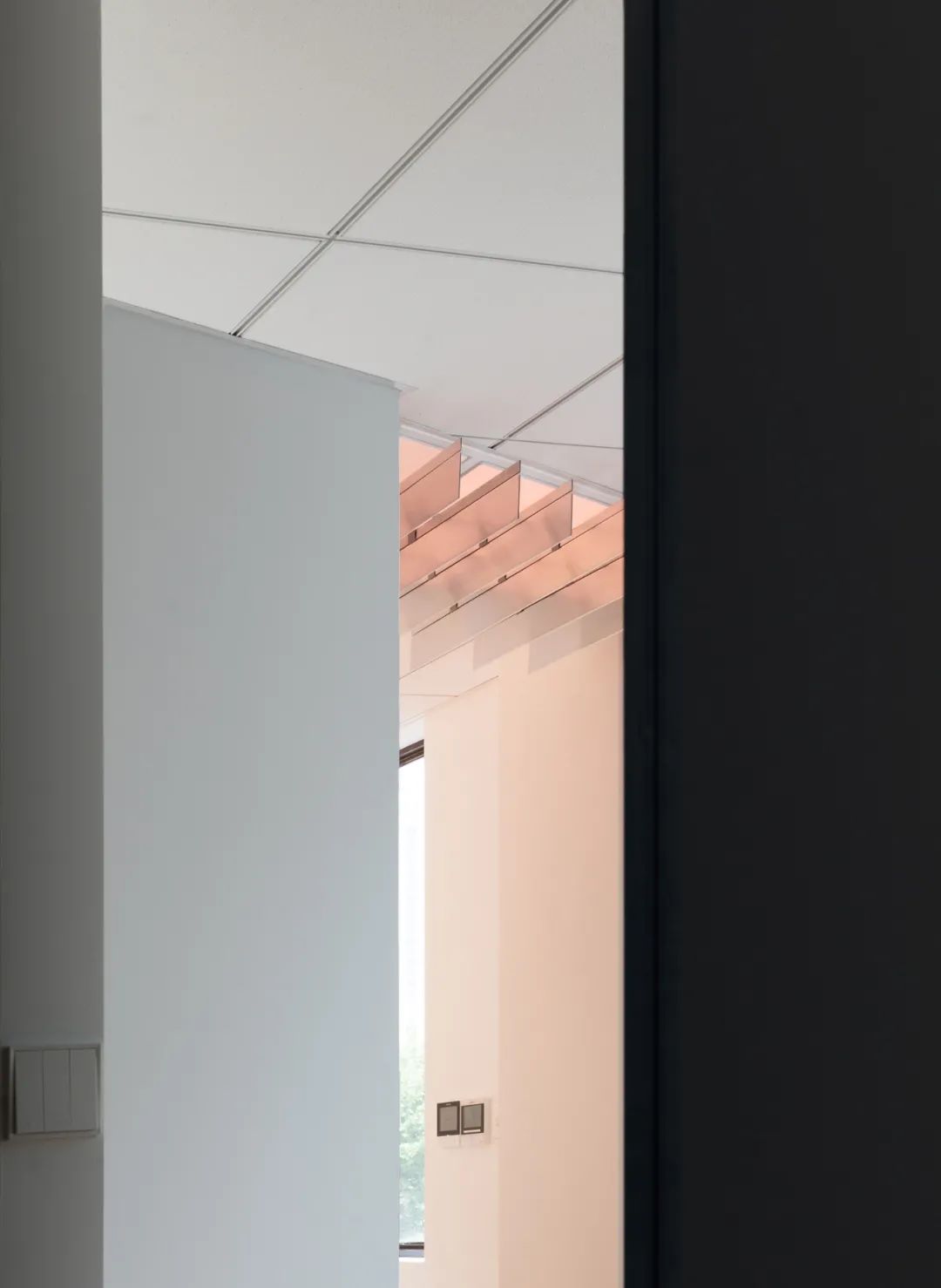 上海米凹工作室 | 隐秘而充满活力的办公空间-12