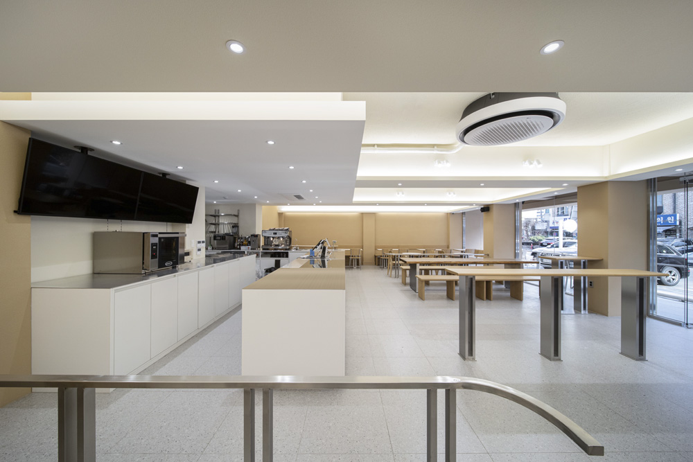 白色梦幻 | 现代简约风格的咖啡厅设计-7