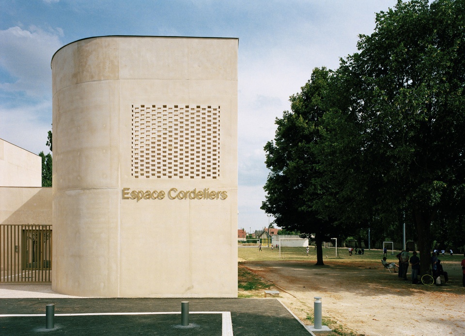 弧形墙体打造和谐环境,彩色混凝土呈现现代永恒-15