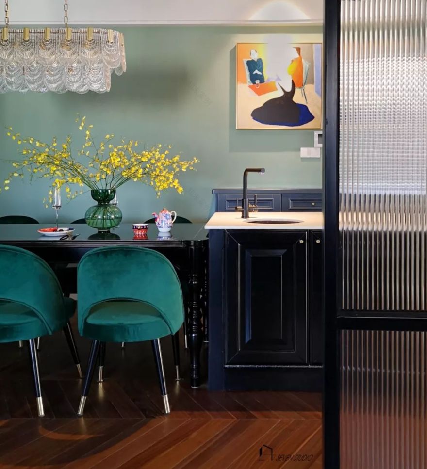 美式轻奢婚房,T 形推拉门点亮空间互动-25