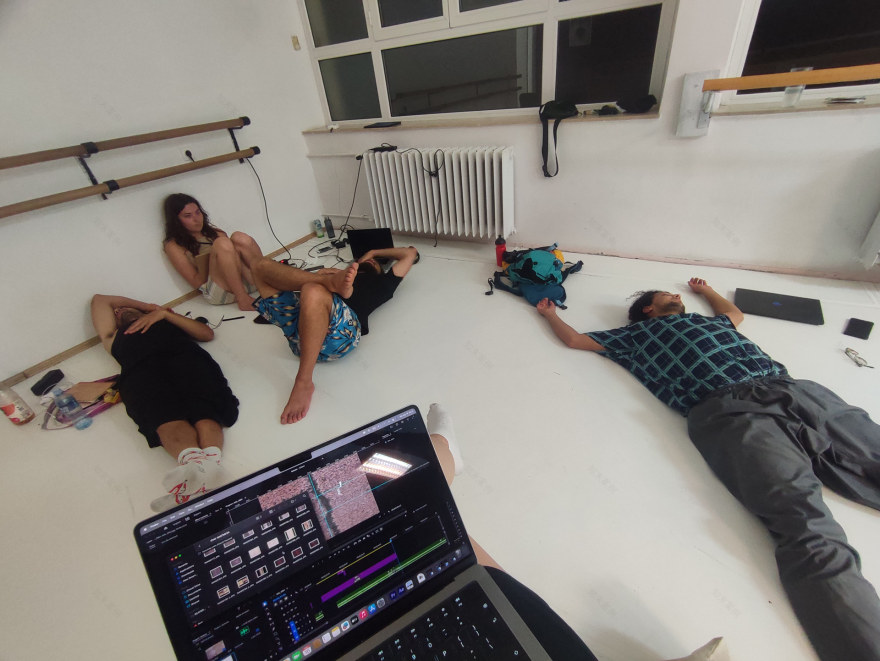 里耶卡25号警笛汤(注:由于SIREN SOUP不太明确确切含义,警笛汤可能不太符合实际情况,这里是按字面进行翻译,若有更多背景信息可使翻译更准确) 丨Mo Abdelbary等11人组成的SSS Crew-111