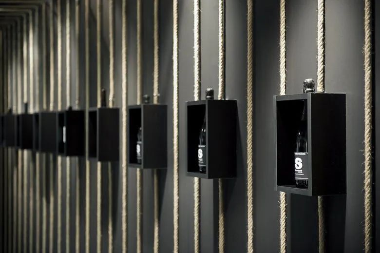 地下车库变身高档餐饮舞台丨GGH 设计机构-19