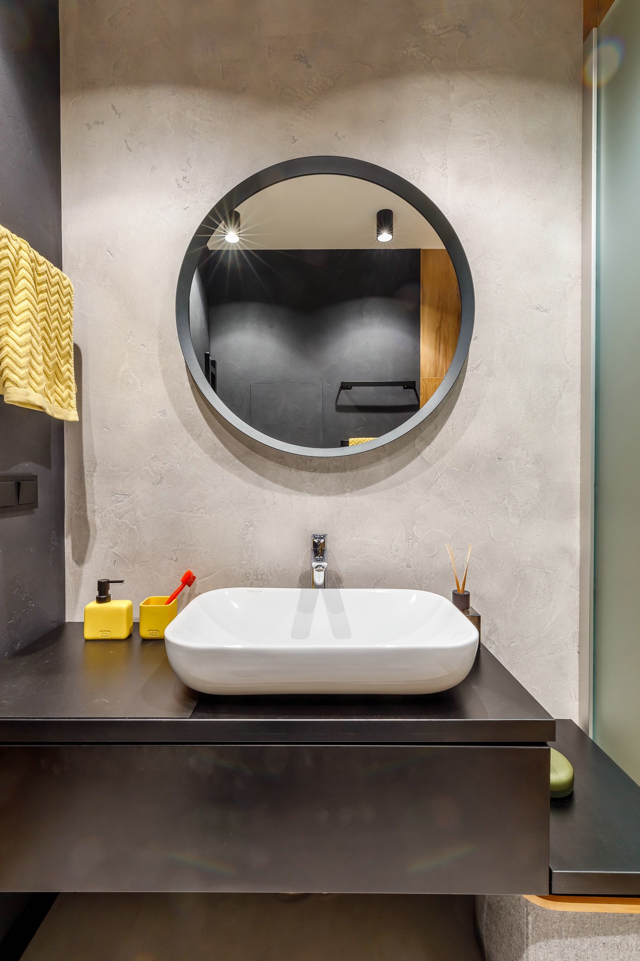 充满阳刚之气的单间公寓-14