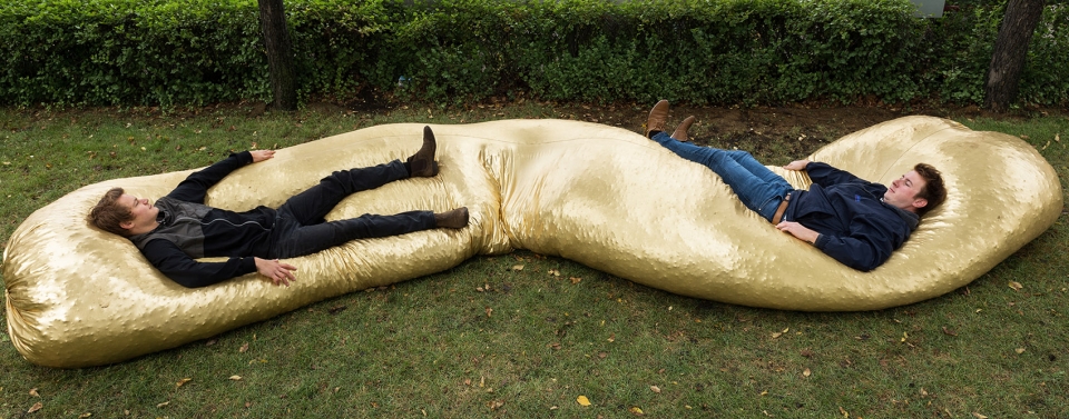 BLASST 公共长椅 | 金色泡沫的街头艺术-15