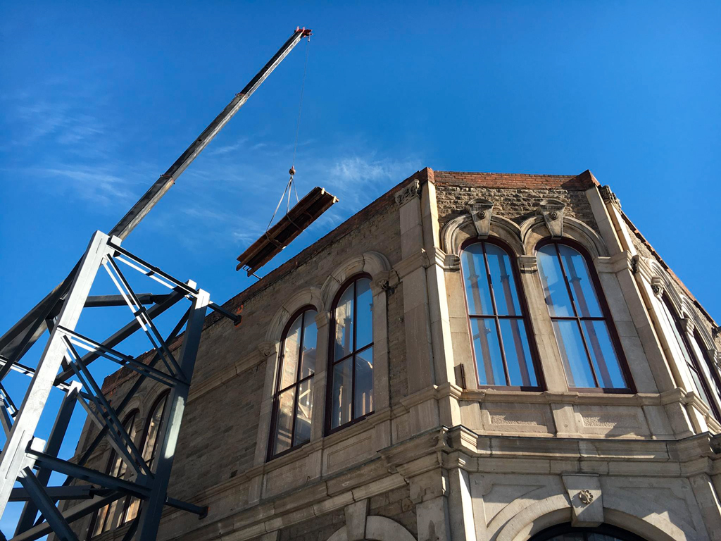 百年建筑"拆"出新生,加拿大 Theater Le Diamant 惊艳翻新-35