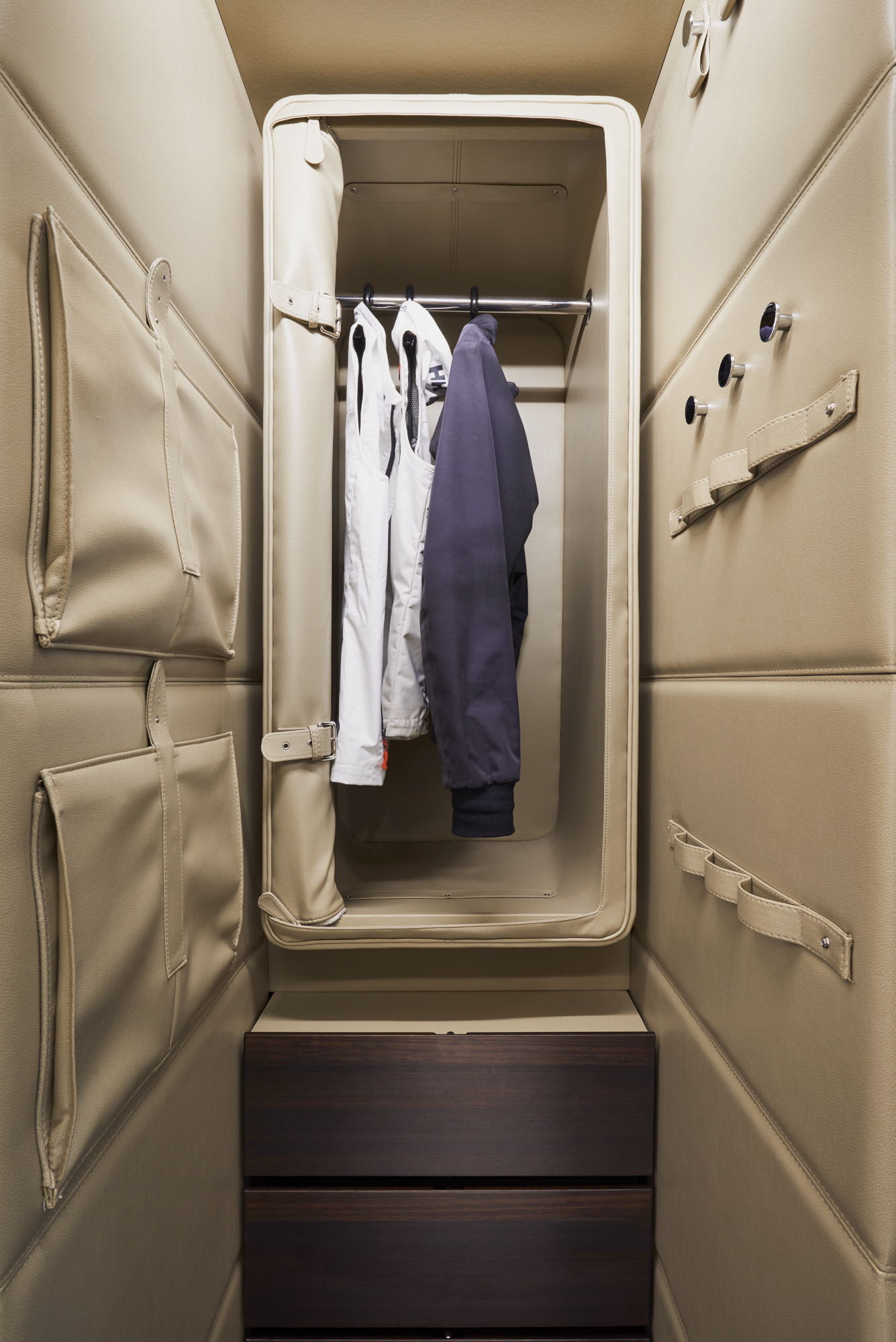 巴黎 otto 与 Formenton 联手打造惊艳游艇内饰-15