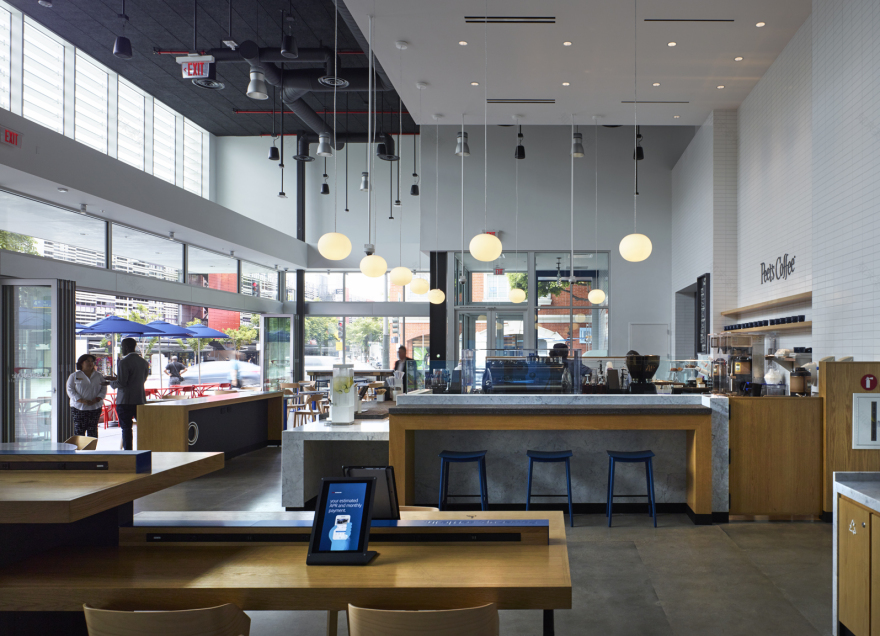 第一资本银行和咖啡馆-19