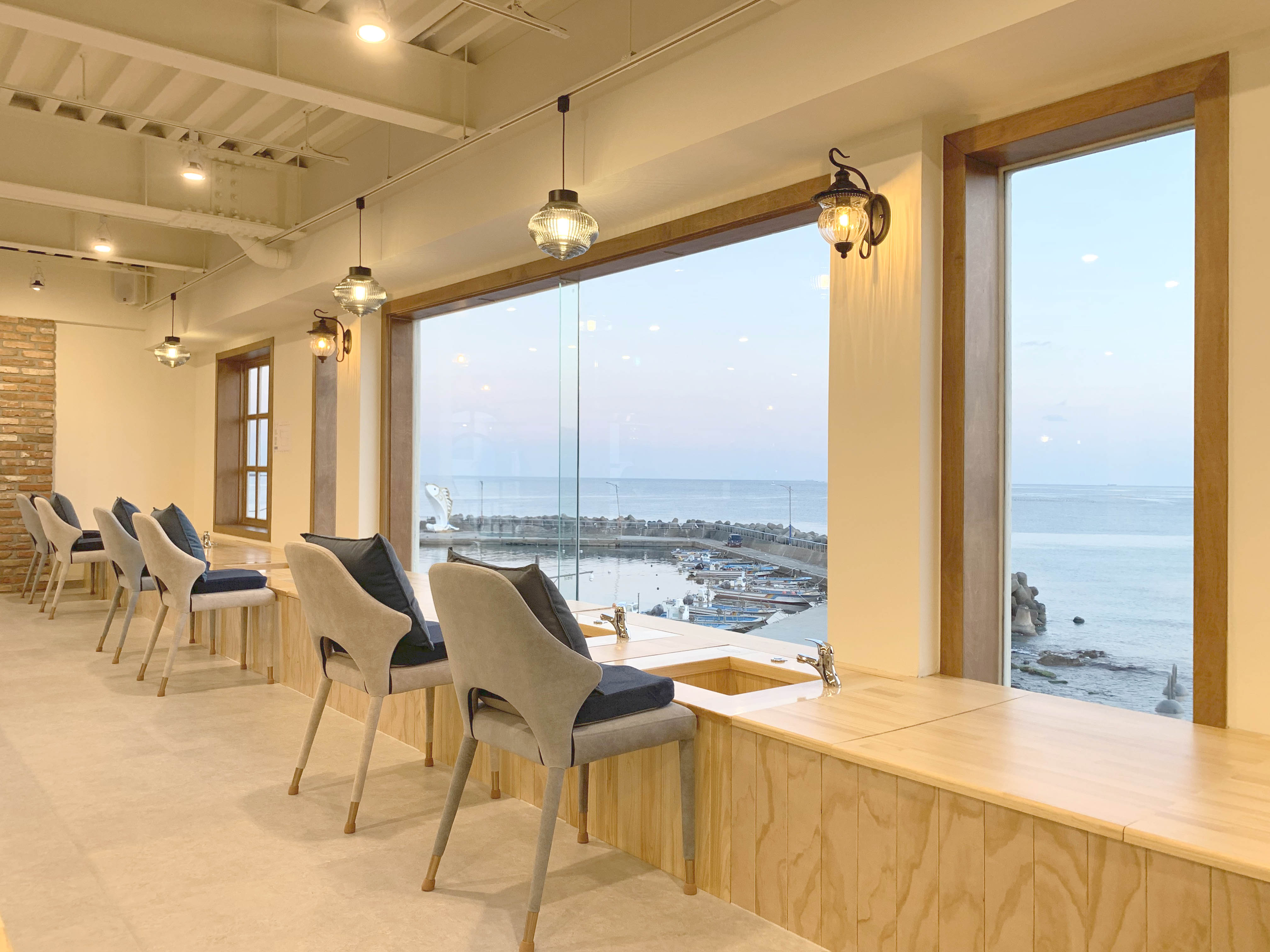 现代极简主义 | 韩国 84 平小户型咖啡厅设计-6