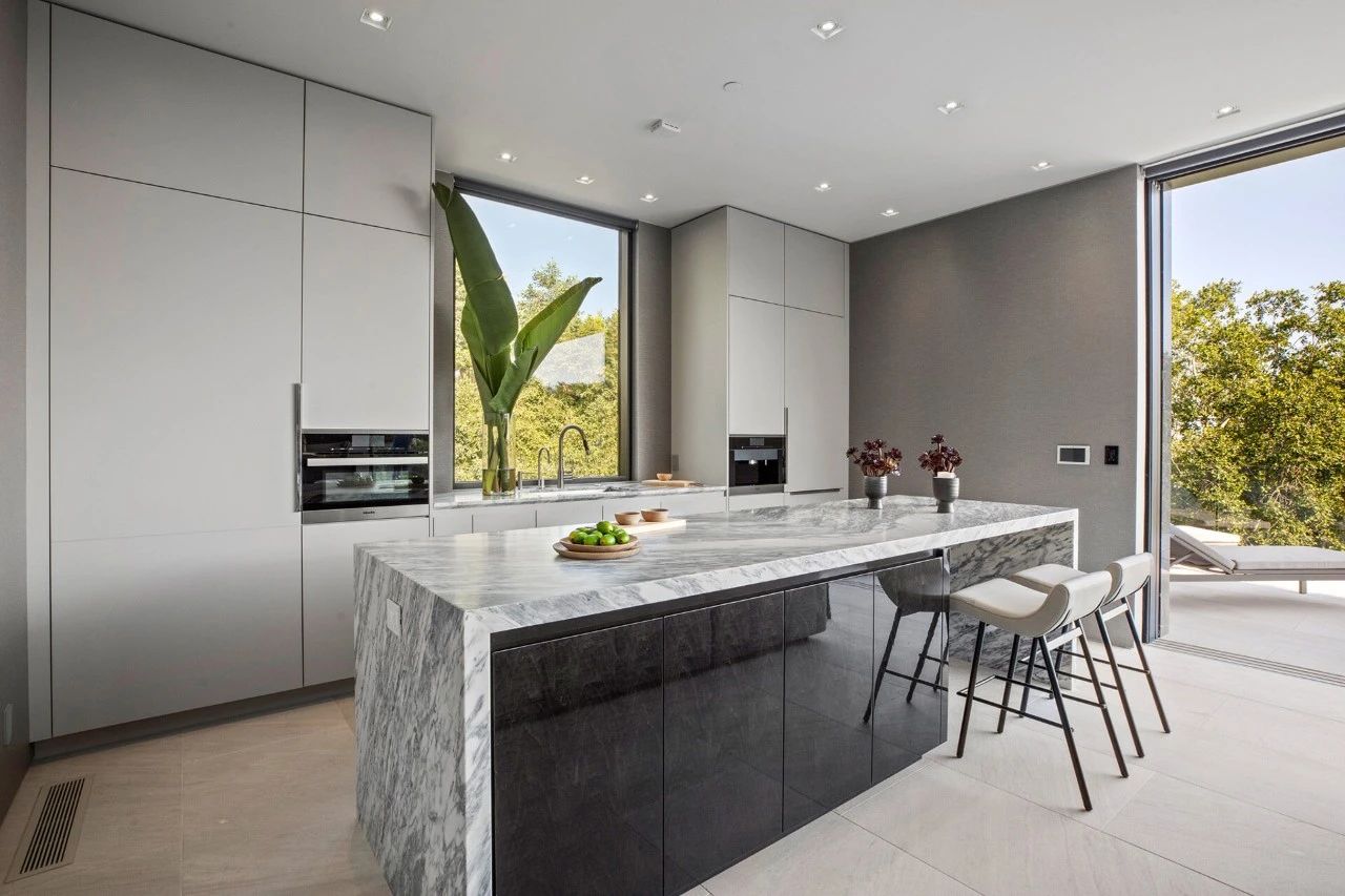 比弗利山庄奢华别墅设计,极致舒适与科技感并存-35